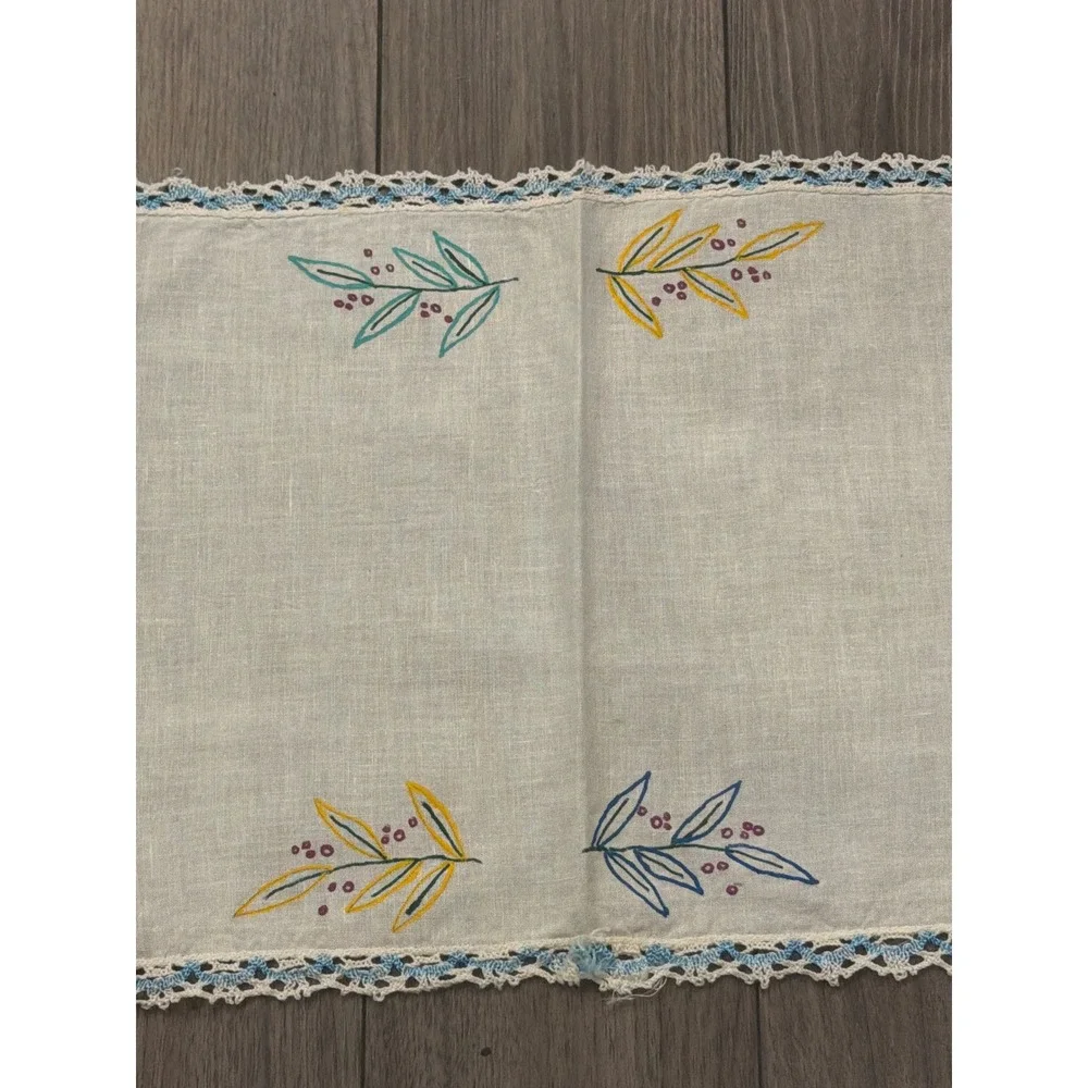Vintage Hand Embroidered Linen Table Runner Floral Leaf Crochet Lace Trim Cream